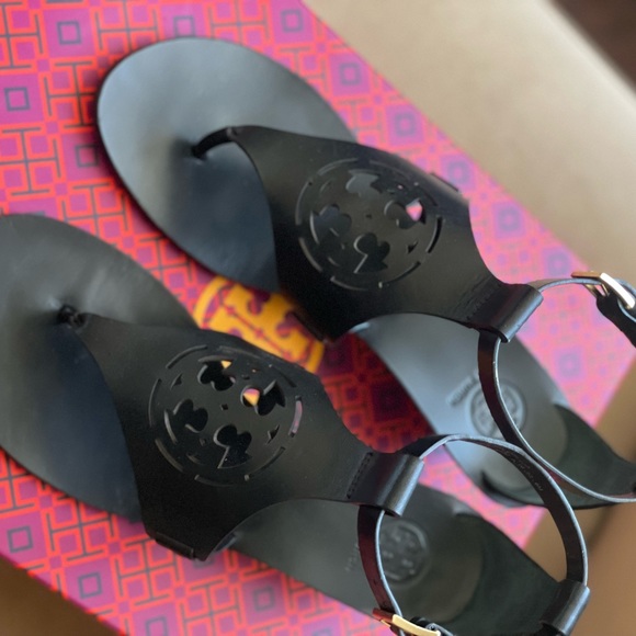 Tory Burch Zoey 50mm Wedge Sandal. Color: Black. Size 8 - Picture 7 of 7